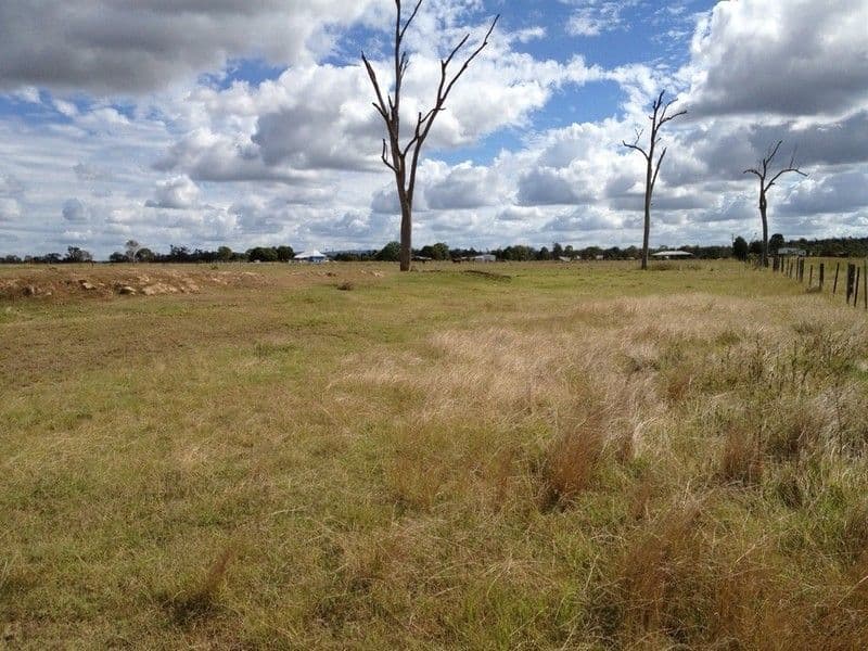 26 Topaz Crescent, LOCKYER WATERS QLD 4311, Lockyer Waters - Thumbnail 8