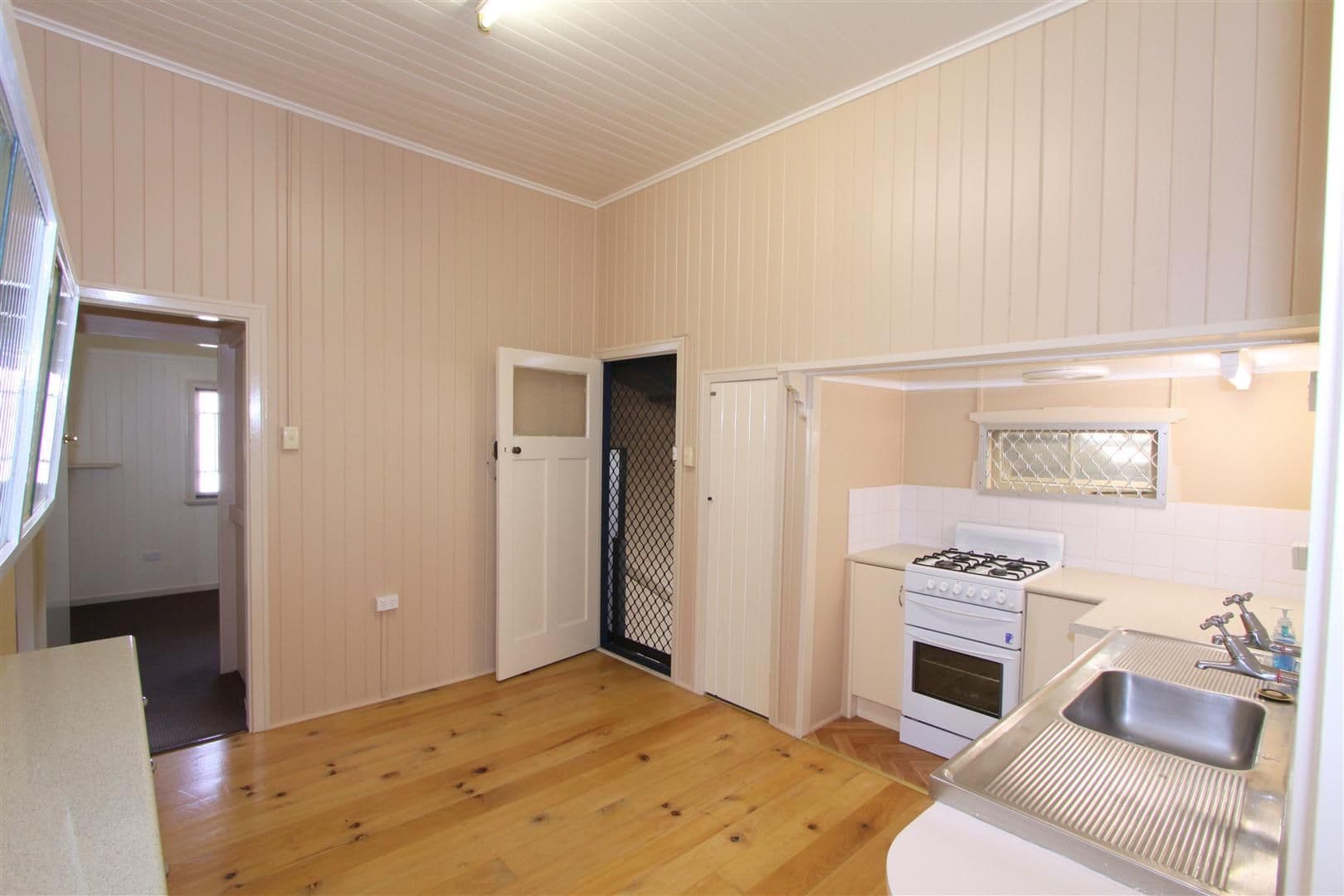 19 Wilmot Street, BUNDABERG NORTH QLD 4670, Bundaberg North - Thumbnail 4