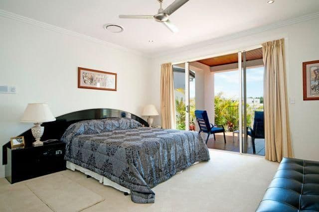 2220 Taromeo Court, HOPE ISLAND QLD 4212, Hope Island - Thumbnail 7