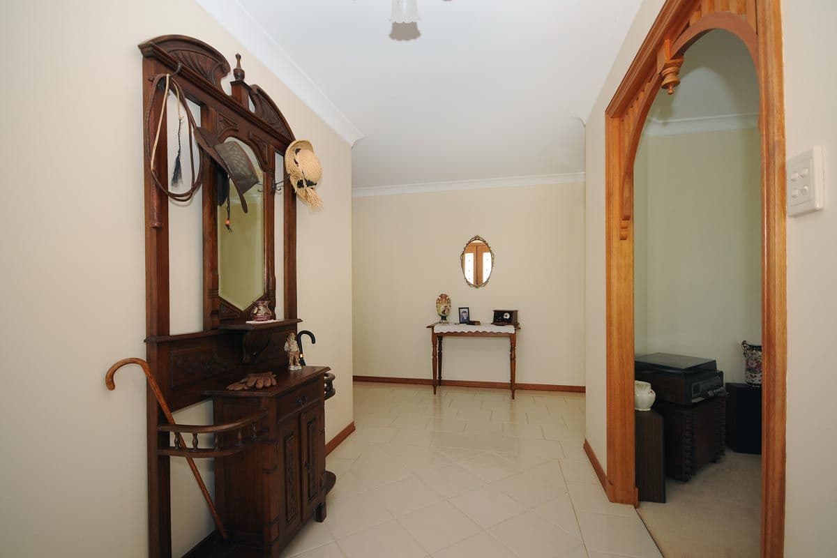 10 Trafalgar Street, MIDDLE RIDGE QLD 4350, Middle Ridge - Thumbnail 4