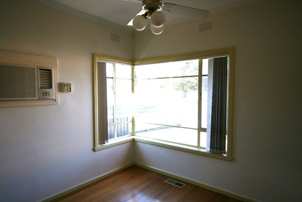 2 Clacton Street, ST ALBANS VIC 3021, St Albans - Thumbnail 4