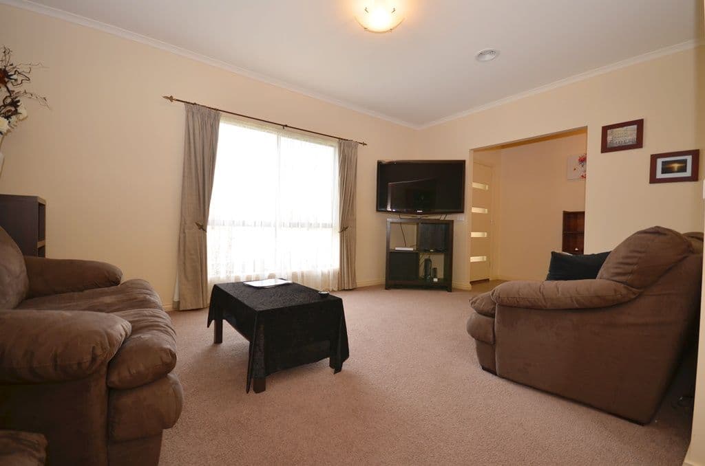 7/34 Menhennet Drive, DELACOMBE  Victoria  3356, Australia, Delacombe - Thumbnail 2