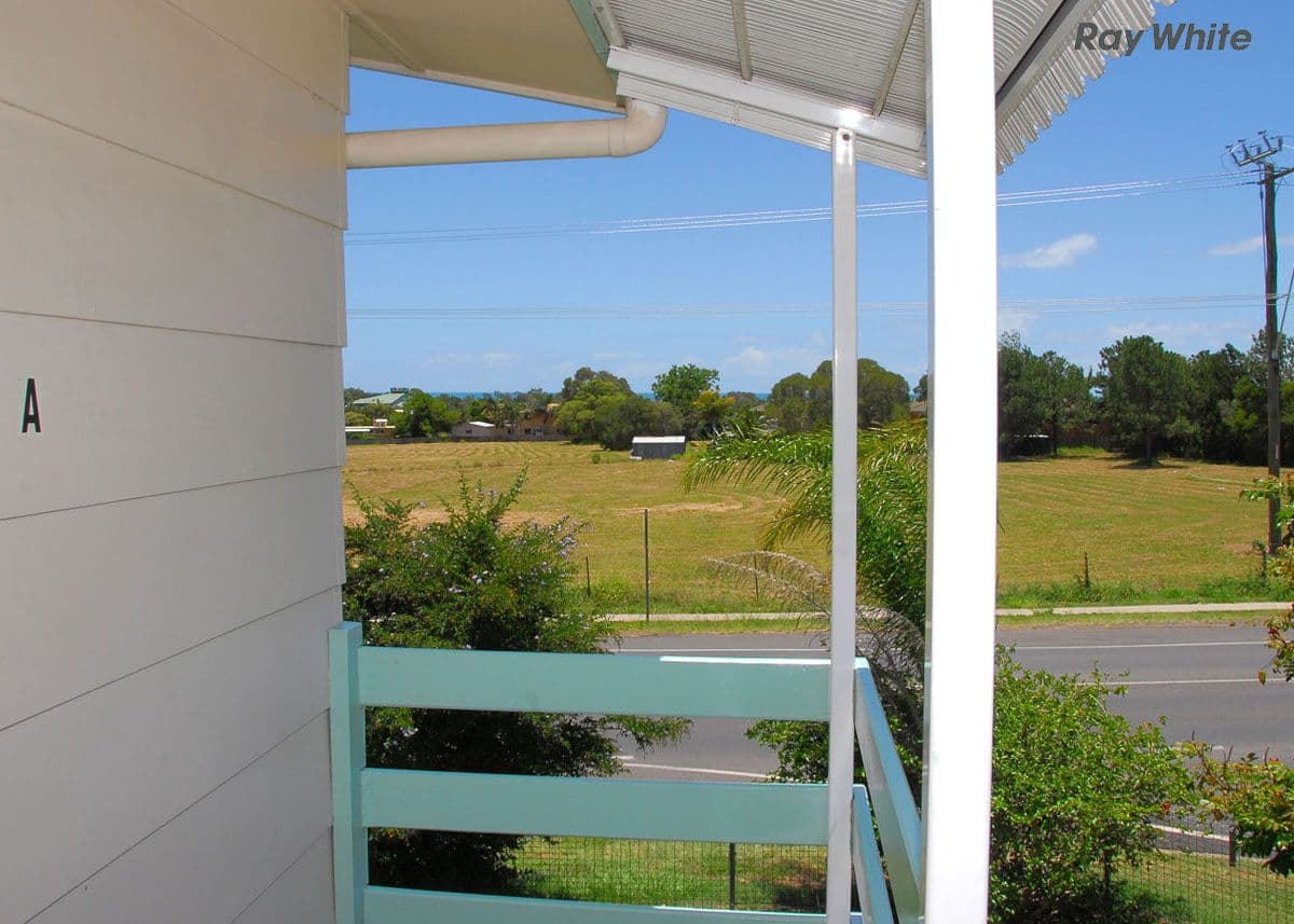 215 Boat Harbour Drive, PIALBA QLD 4655, Pialba - Thumbnail 5