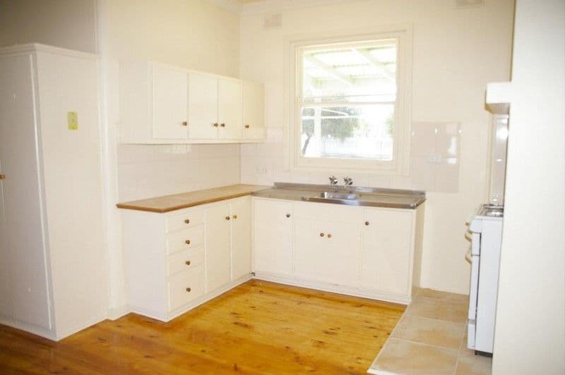 16 Ruston Street, RENMARK SA 5341, Renmark - Thumbnail 2