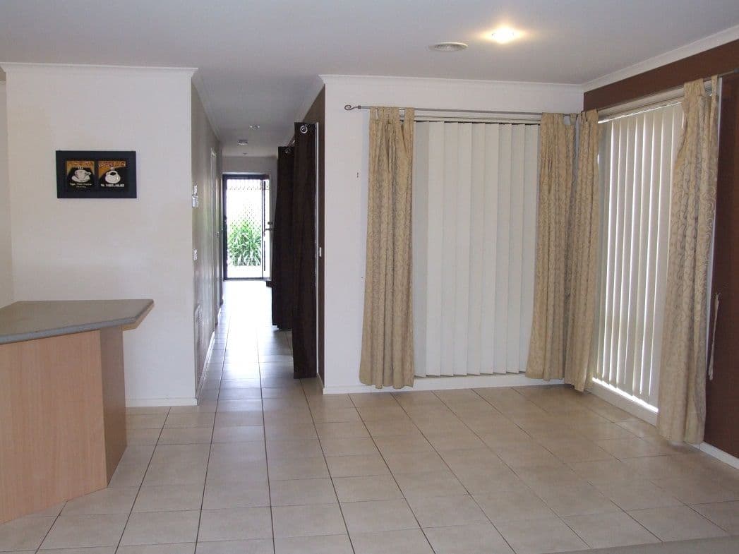 8 Tandara Circuit, MELTON WEST VIC 3337, Melton West - Thumbnail 3