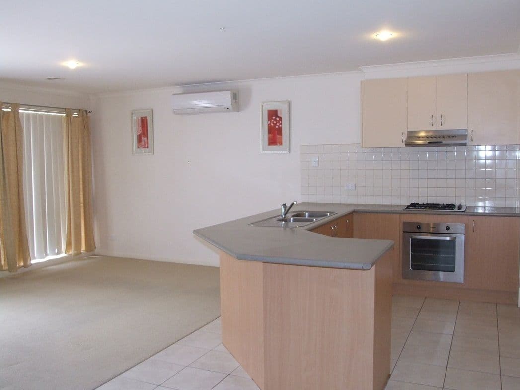 8 Tandara Circuit, MELTON WEST VIC 3337, Melton West - Thumbnail 2