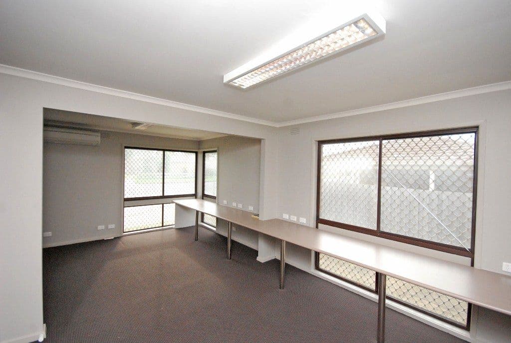 102 Leawarra Crescent, DELACOMBE  Victoria  3356, Australia, Delacombe - Thumbnail 3
