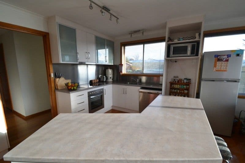 3 Rowlands Crescent, SUMMERHILL TAS 7250, Summerhill - Thumbnail 2