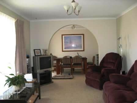 17 Emily Bulcock Crescent, GILMORE ACT 2905, Gilmore - Thumbnail 2