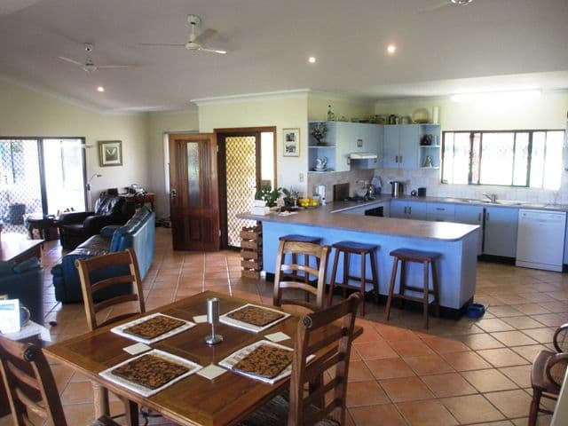 174 ETTY BAY Road, ETTY BAY QLD 4858, Etty Bay - Thumbnail 3