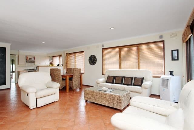 9 Maribrynong Court, WERRIBEE VIC 3030, Werribee - Thumbnail 2