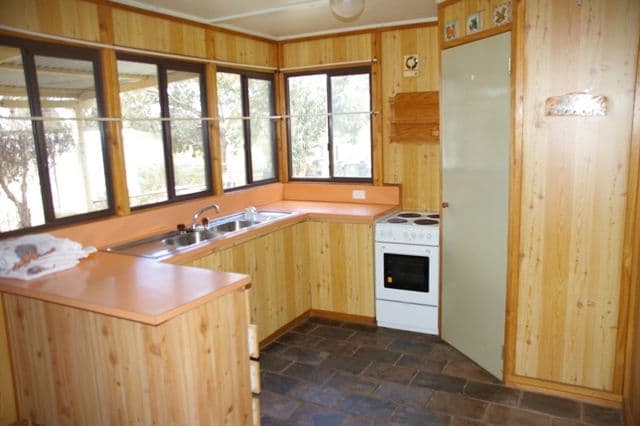 8 North Road, YORK WA 6302, York - Thumbnail 2