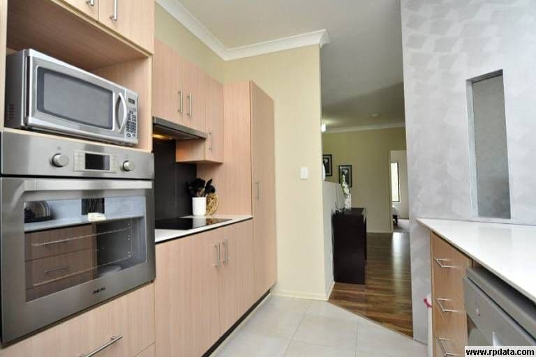 17 Louise Street, SOUTHPORT QLD 4215, Southport - Thumbnail 7