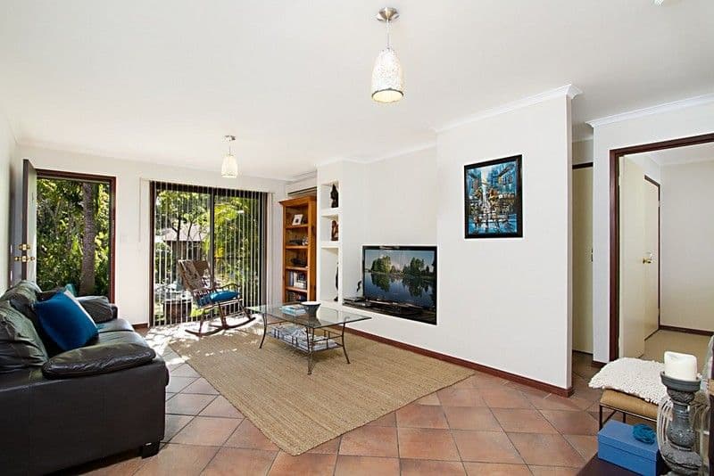 61 Dorset Drive, ROCHEDALE SOUTH QLD 4123, Rochedale South - Thumbnail 2