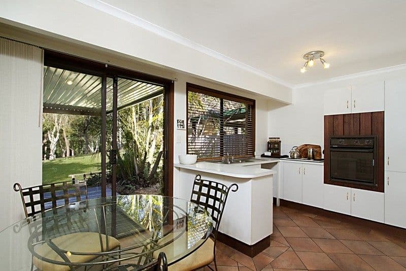 61 Dorset Drive, ROCHEDALE SOUTH QLD 4123, Rochedale South - Thumbnail 3