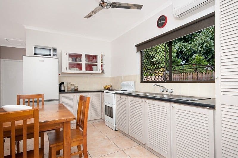 10 Tristania Street, HOLLOWAYS BEACH QLD 4878, Holloways Beach - Thumbnail 4