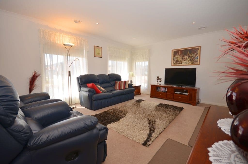 46 Ashwood Gardens, MITCHELL PARK  Victoria  3352, Australia, Mitchell Park - Thumbnail 3