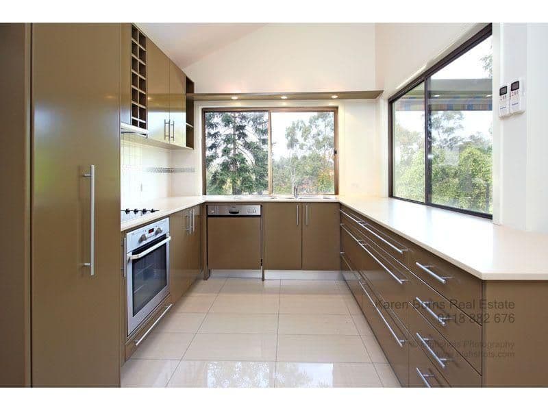 6 Robyn Street, CHAPEL HILL QLD 4069, Chapel Hill - Thumbnail 3