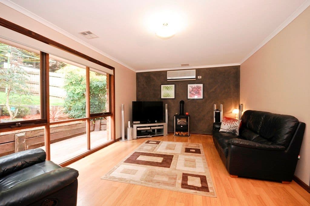 15 KIRKFORD Drive, MOOROOLBARK VIC 3138, Mooroolbark - Thumbnail 2