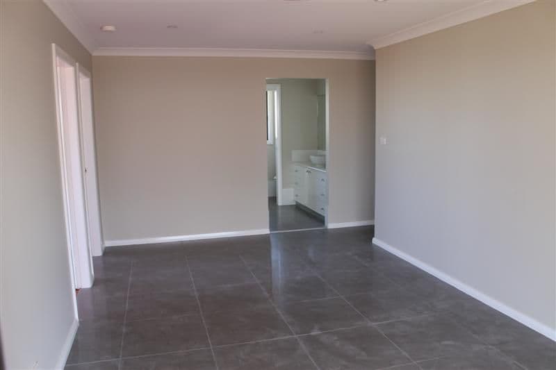 33 Holmwood Drive, DUBBO NSW 2830, Dubbo - Thumbnail 3