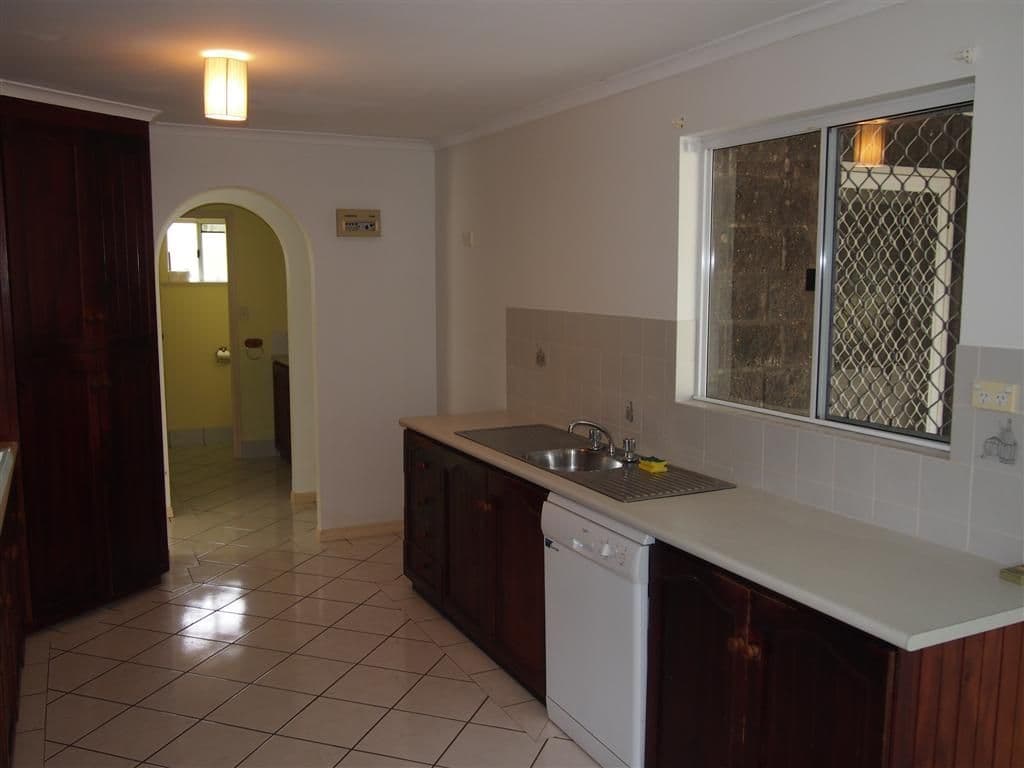 28 Donaldson Road, BOORAL QLD 4655, Booral - Thumbnail 4