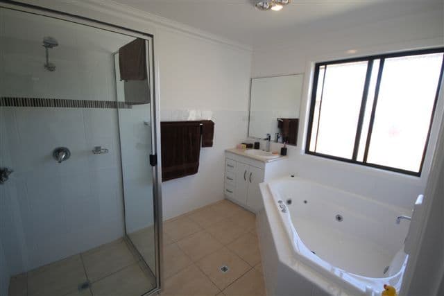 106 Jones Road, WITHCOTT QLD 4352, Withcott - Thumbnail 8