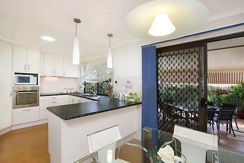 70 Dorset Drive, ROCHEDALE SOUTH QLD 4123, Rochedale South - Thumbnail 2