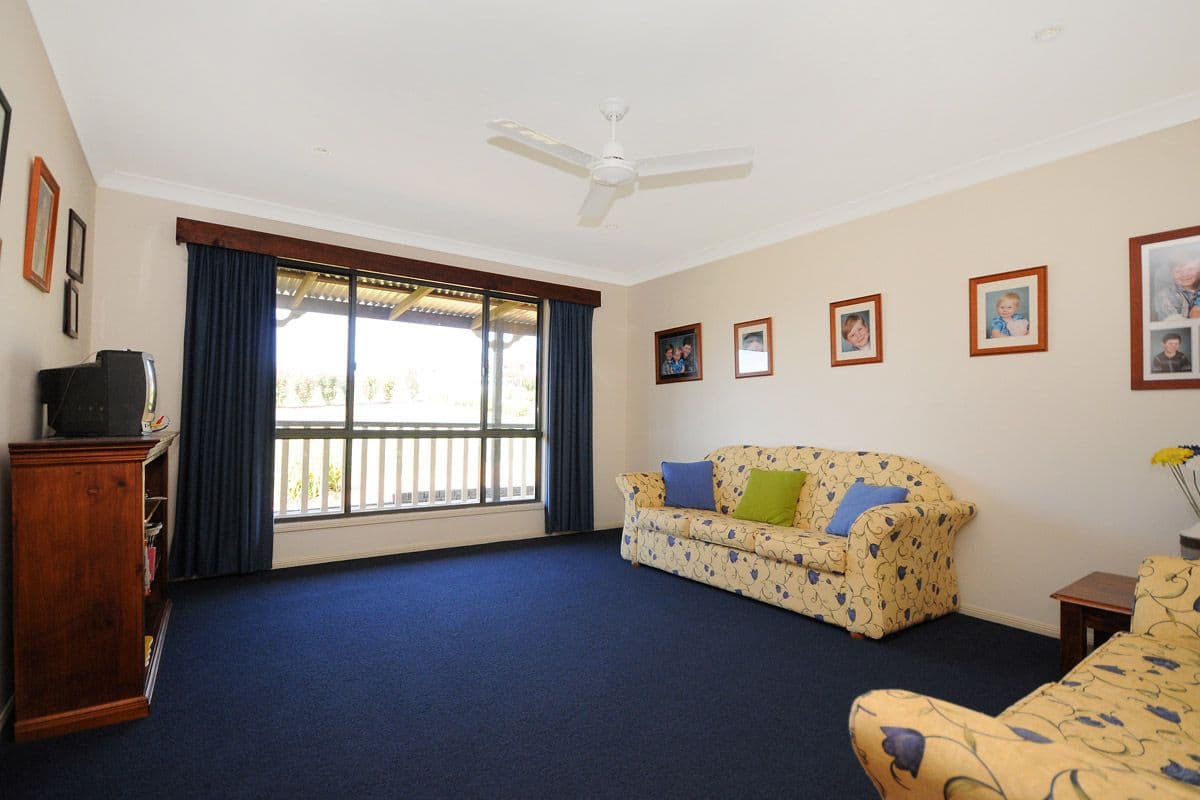 11 Carmelina Court, HODGSON VALE QLD 4352, Hodgson Vale - Thumbnail 4