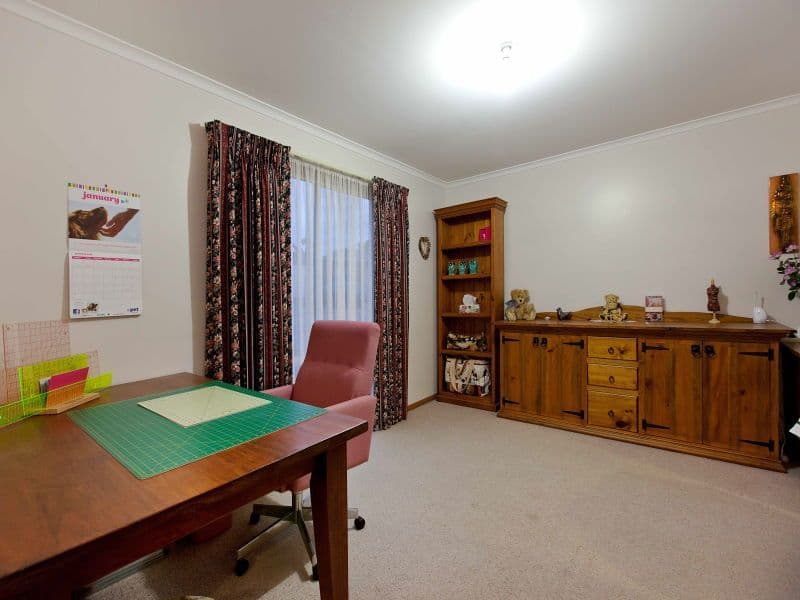 8 Earnshaw Drive, CARRUM DOWNS VIC 3201, Carrum Downs - Thumbnail 4