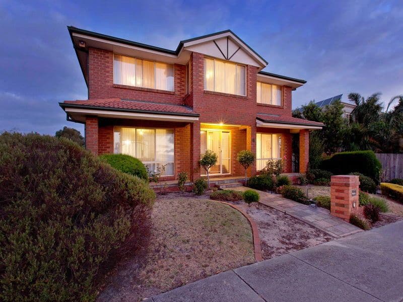8 Earnshaw Drive, CARRUM DOWNS VIC 3201, Carrum Downs - Image 1