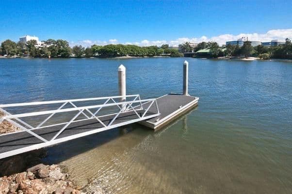 195 Stanhill Drive, CHEVRON ISLAND QLD 4217, Chevron Island - Image 1