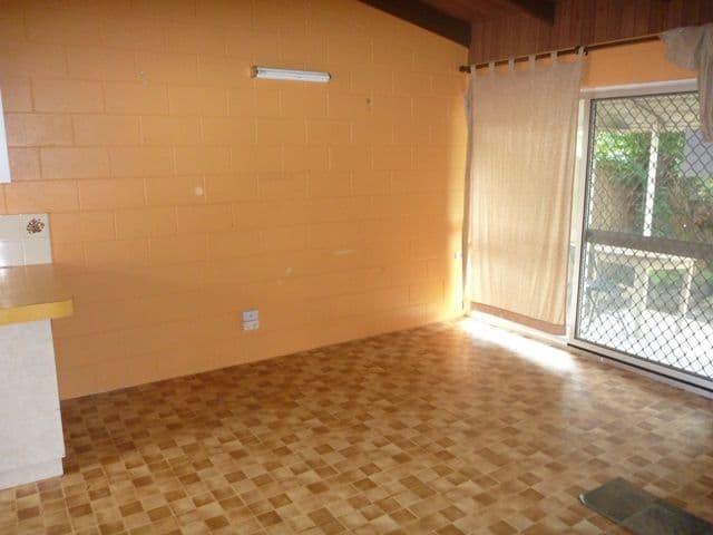 31 Miles Street, MANOORA QLD 4870, Manoora - Thumbnail 2