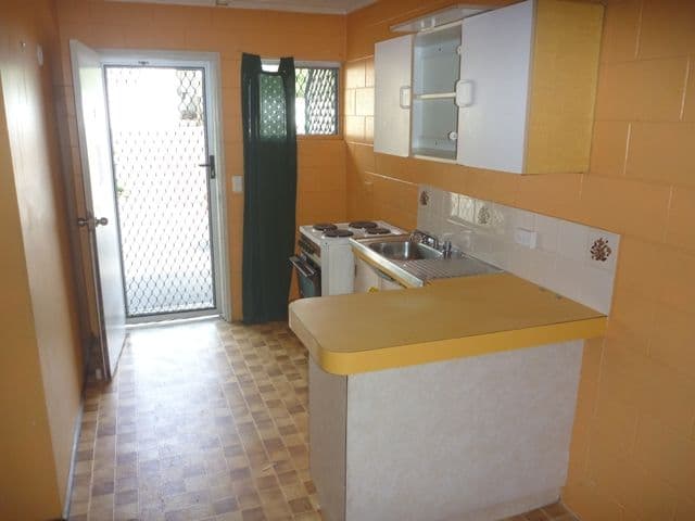31 Miles Street, MANOORA QLD 4870, Manoora - Thumbnail 5