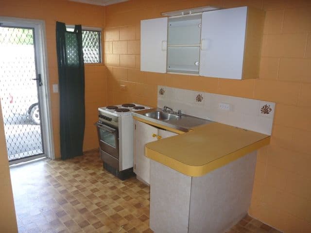 31 Miles Street, MANOORA QLD 4870, Manoora - Thumbnail 6