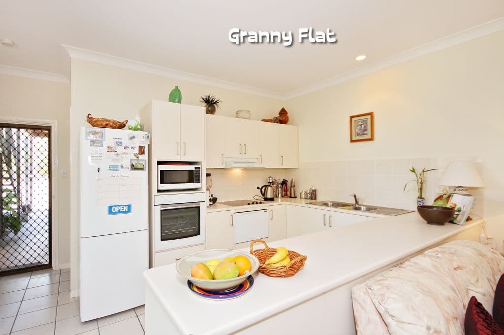 2 Verdure Place, BONOGIN QLD 4213, Bonogin - Thumbnail 4
