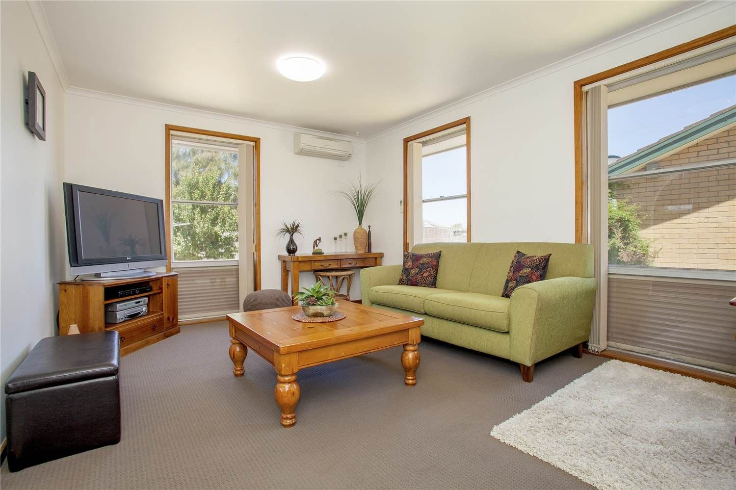 8 Carmarthen Drive, CORIO VIC 3214, Corio - Thumbnail 2