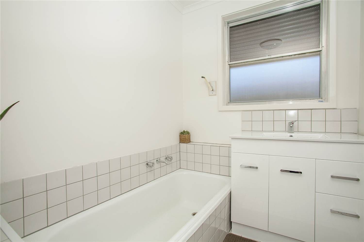 8 Carmarthen Drive, CORIO VIC 3214, Corio - Thumbnail 6