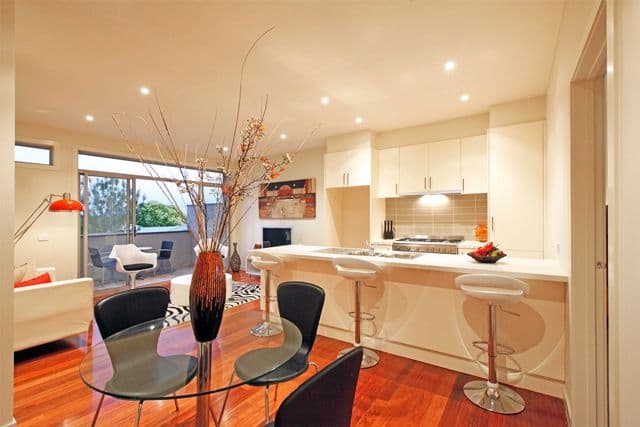 8B Chaleyer Street, RESERVOIR VIC 3073, Reservoir - Thumbnail 3