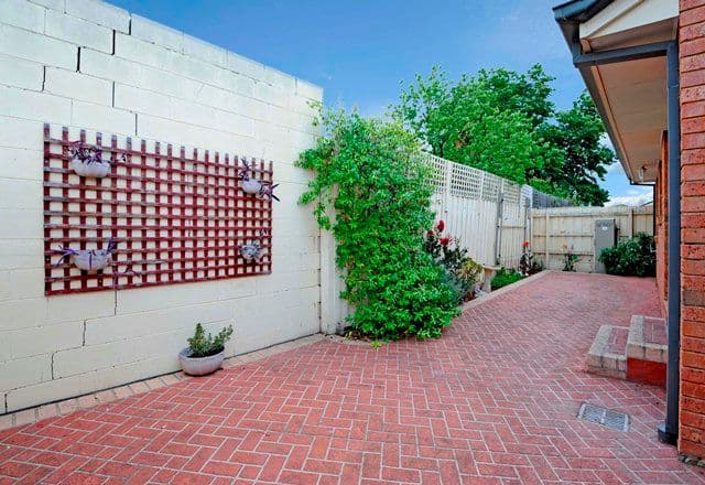 45 Elinda Place, RESERVOIR VIC 3073, Reservoir - Thumbnail 2