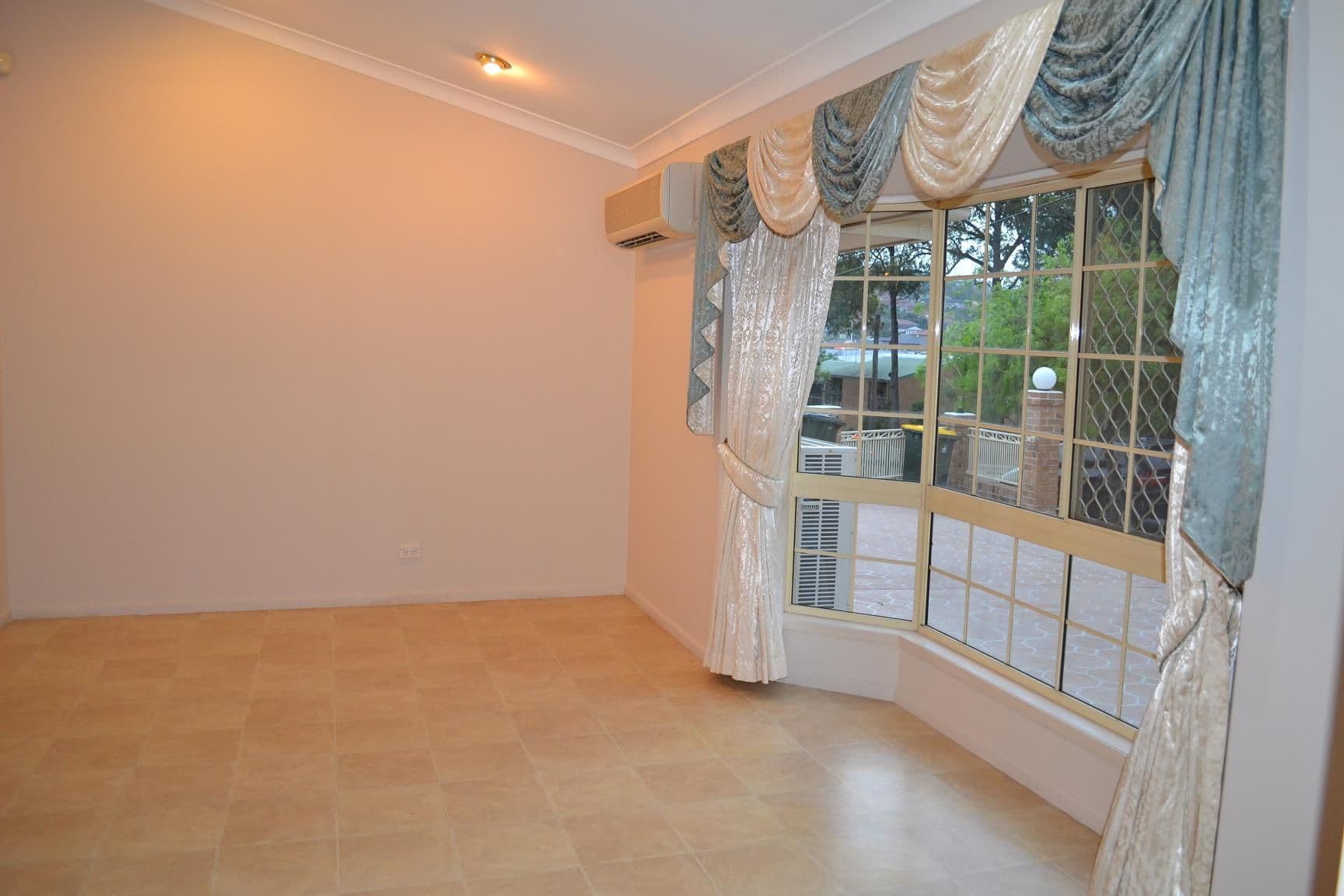 168 Nursery Road, HOLLAND PARK QLD 4121, Holland Park West - Thumbnail 3