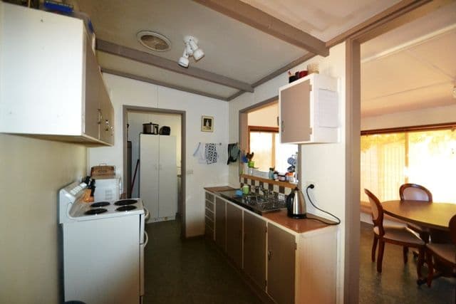 7 Shelton Street, AVENEL VIC 3664, Avenel - Thumbnail 5