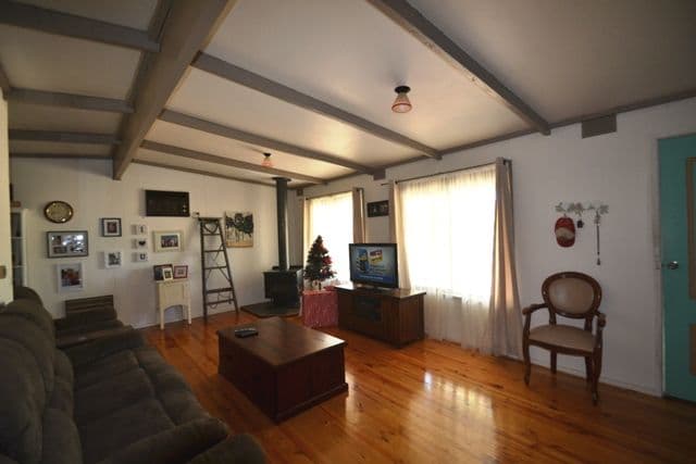 7 Shelton Street, AVENEL VIC 3664, Avenel - Thumbnail 3