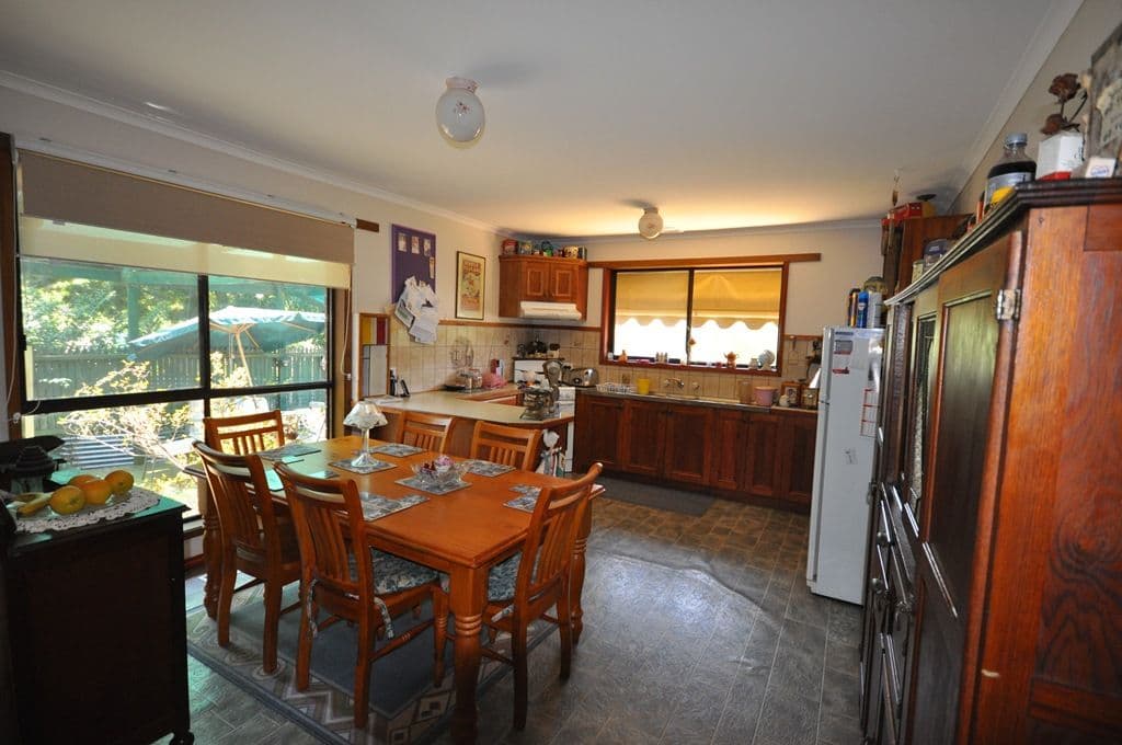 42 Melbourne Road, CRESWICK VIC 3363, Creswick - Thumbnail 3
