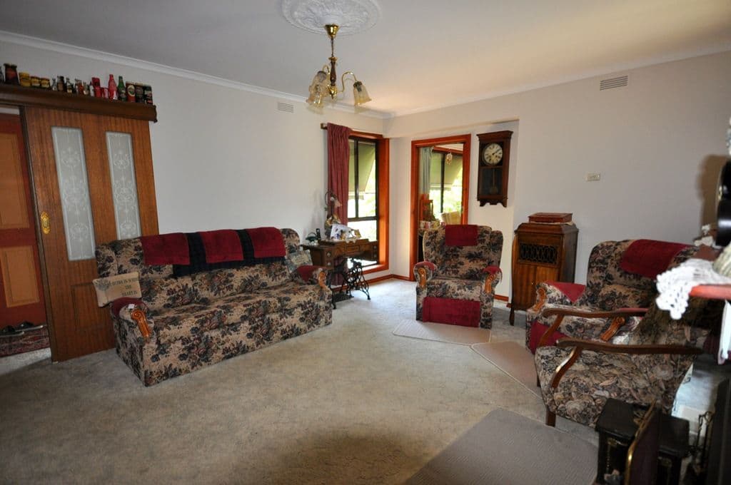 42 Melbourne Road, CRESWICK VIC 3363, Creswick - Thumbnail 2