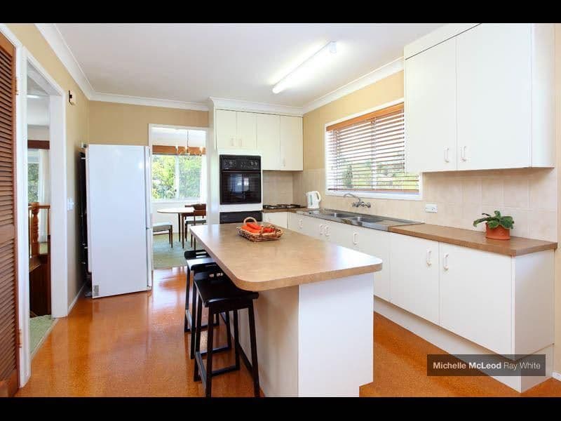 26 Merrilyn Street, CHAPEL HILL QLD 4069, Chapel Hill - Thumbnail 2