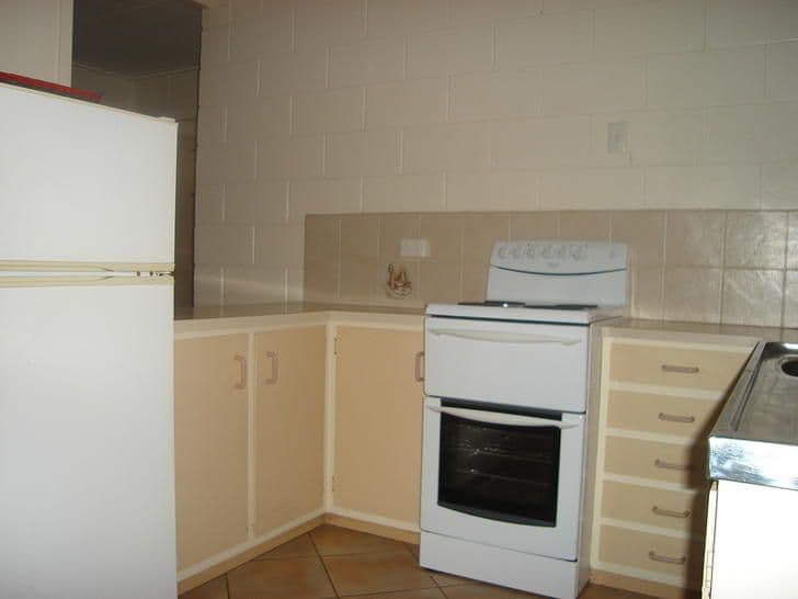 17 Ballantine Street, CLINTON QLD 4680, Clinton - Thumbnail 2