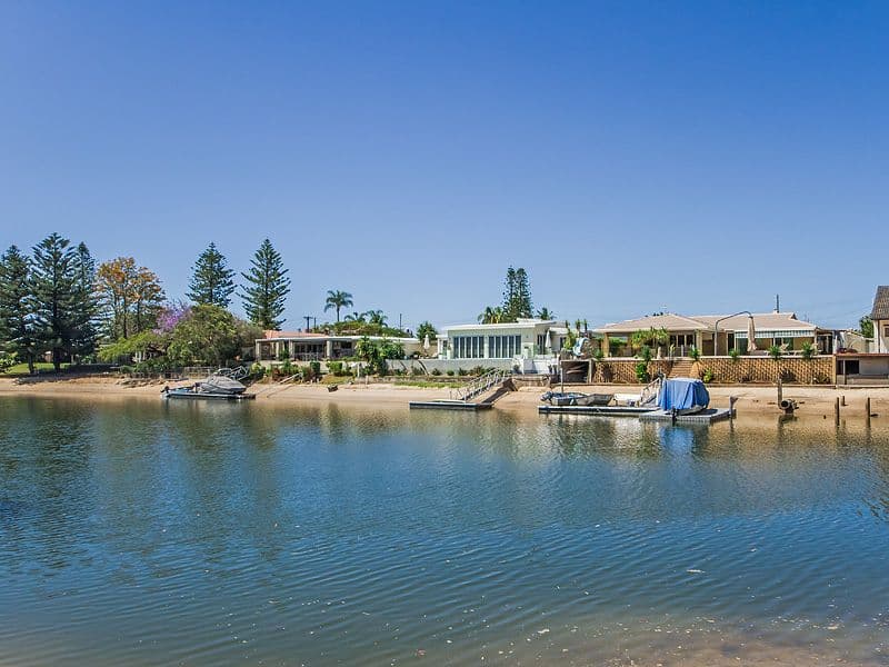 21 Kalimna Drive, BROADBEACH WATERS QLD 4218, Broadbeach Waters - Thumbnail 3