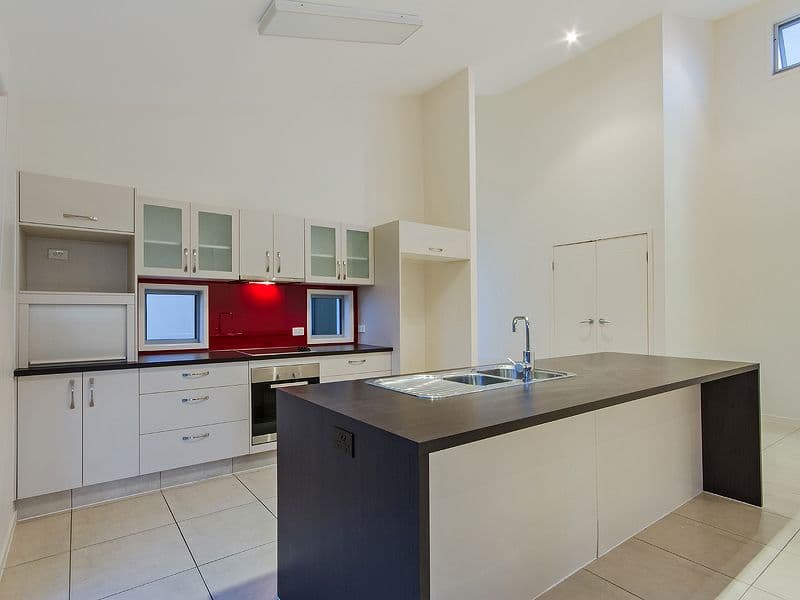 22 Emmaville Crescent, ORMEAU QLD 4208, Ormeau - Thumbnail 2