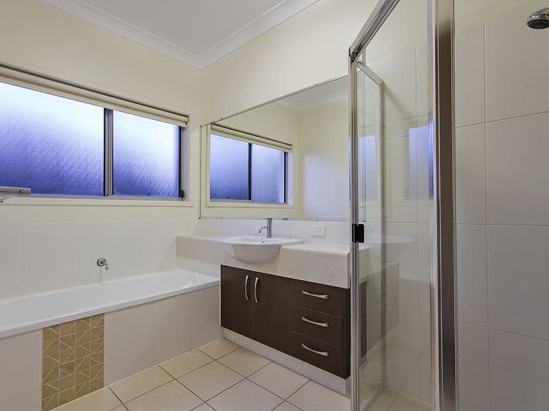 22 Emmaville Crescent, ORMEAU QLD 4208, Ormeau - Thumbnail 8
