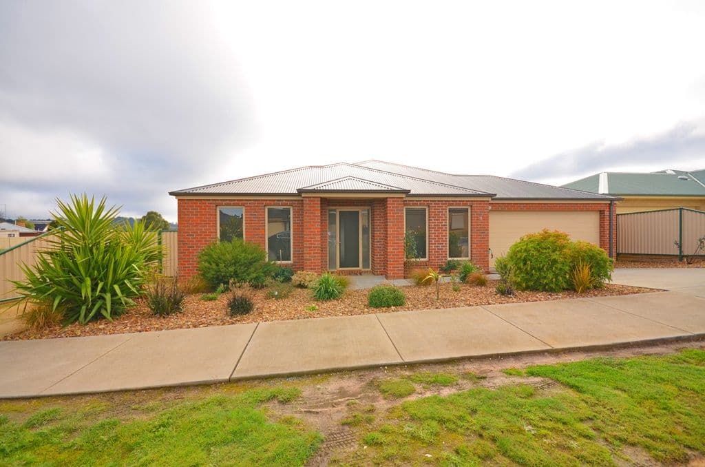 11 Horwood Drive, CANADIAN VIC 3350, Canadian - Image 1